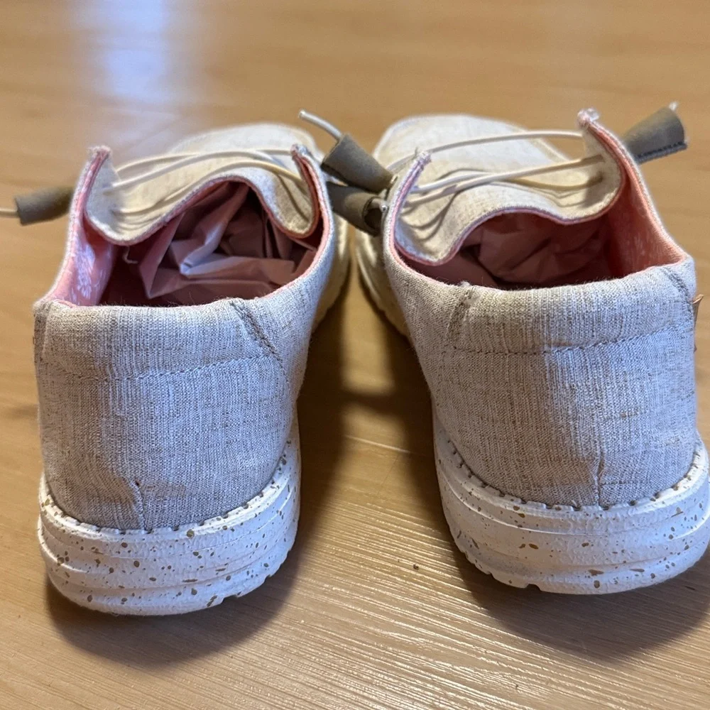 HEY DUDE WOMENS WENDY CHAMBRAY WHITE NUT SLIP ON WALKING SHOE SIZE: 10